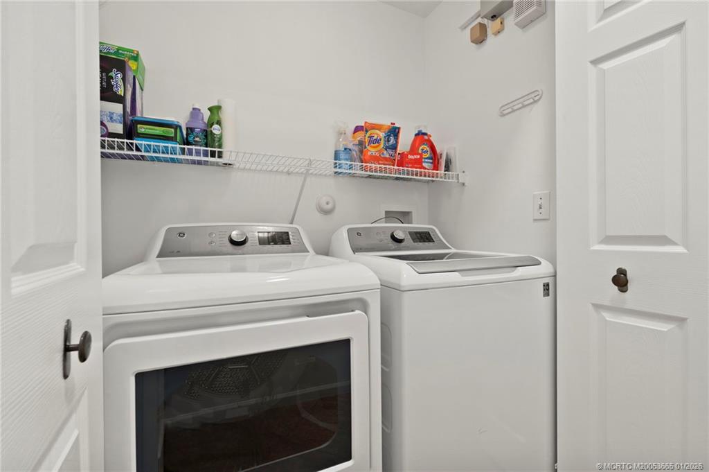 581 NW Broken Oak Trail