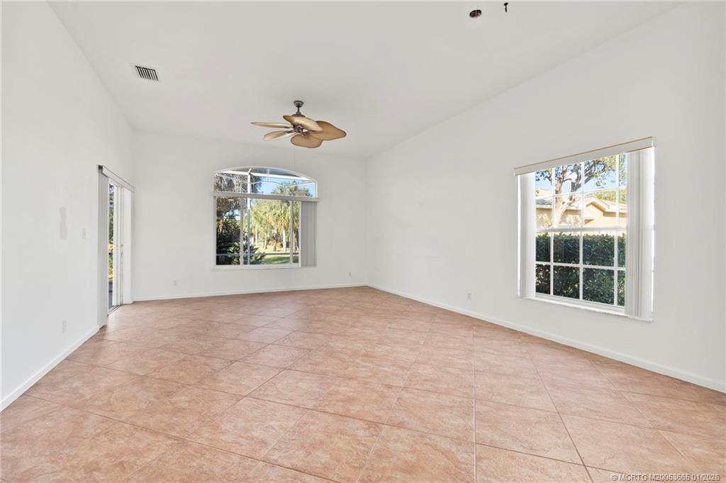 581 NW Broken Oak Trail