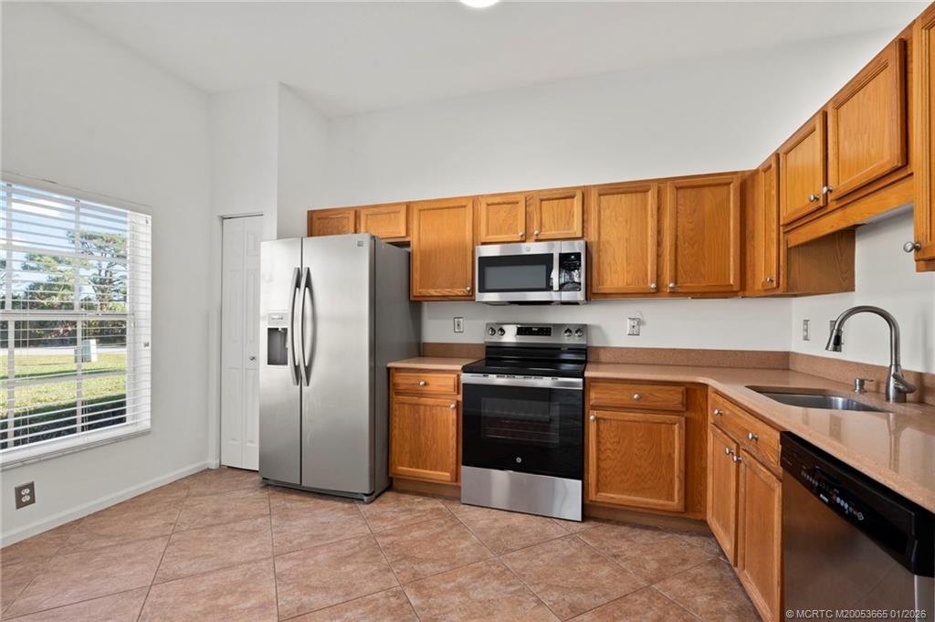 581 NW Broken Oak Trail