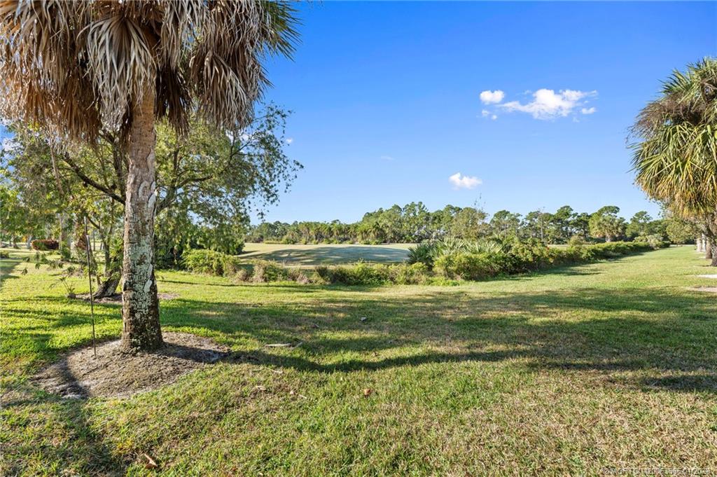 581 NW Broken Oak Trail