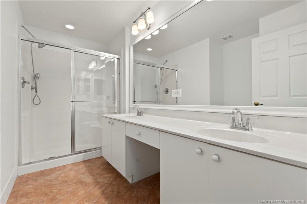 581 NW Broken Oak Trail