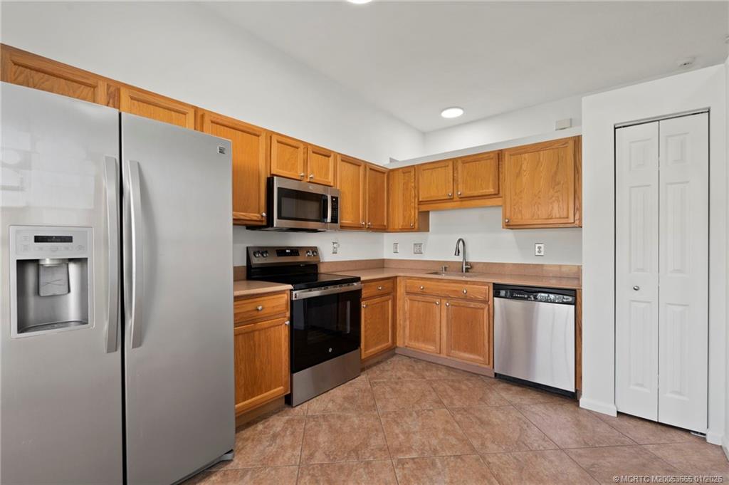 581 NW Broken Oak Trail