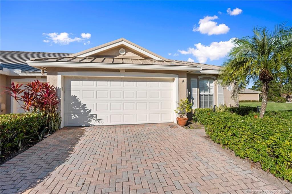 581 NW Broken Oak Trail
