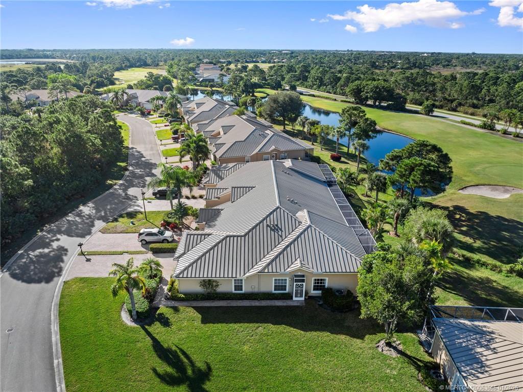 581 NW Broken Oak Trail