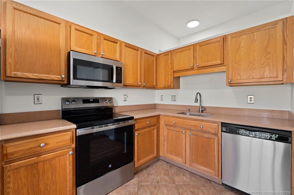 581 NW Broken Oak Trail