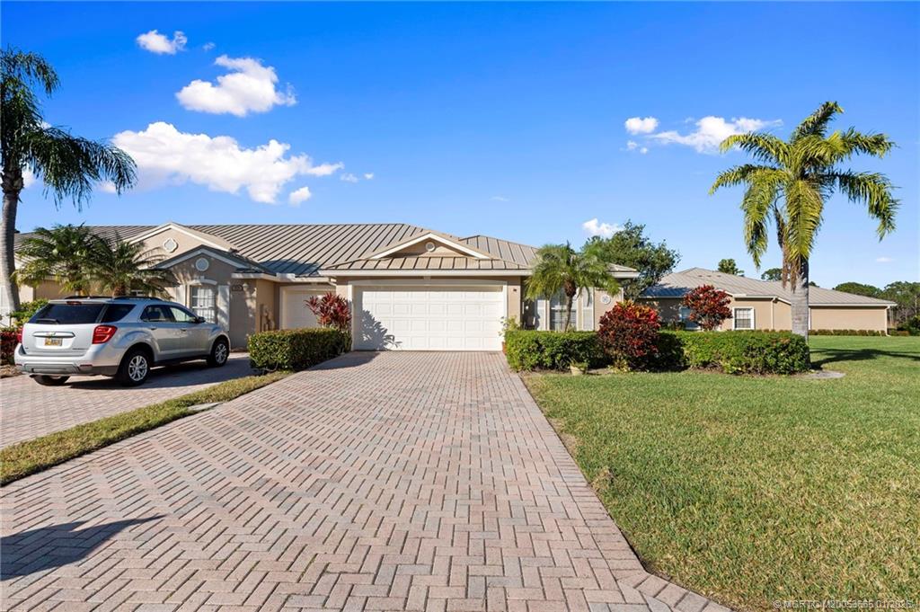 581 NW Broken Oak Trail