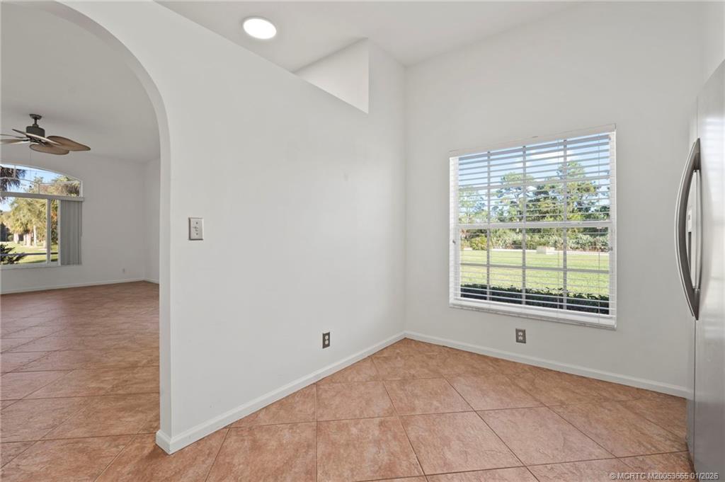 581 NW Broken Oak Trail