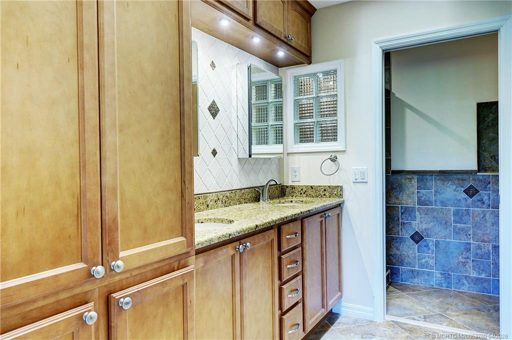 5290 SE Seascape Way 201