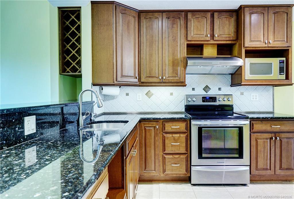 5290 SE Seascape Way 201