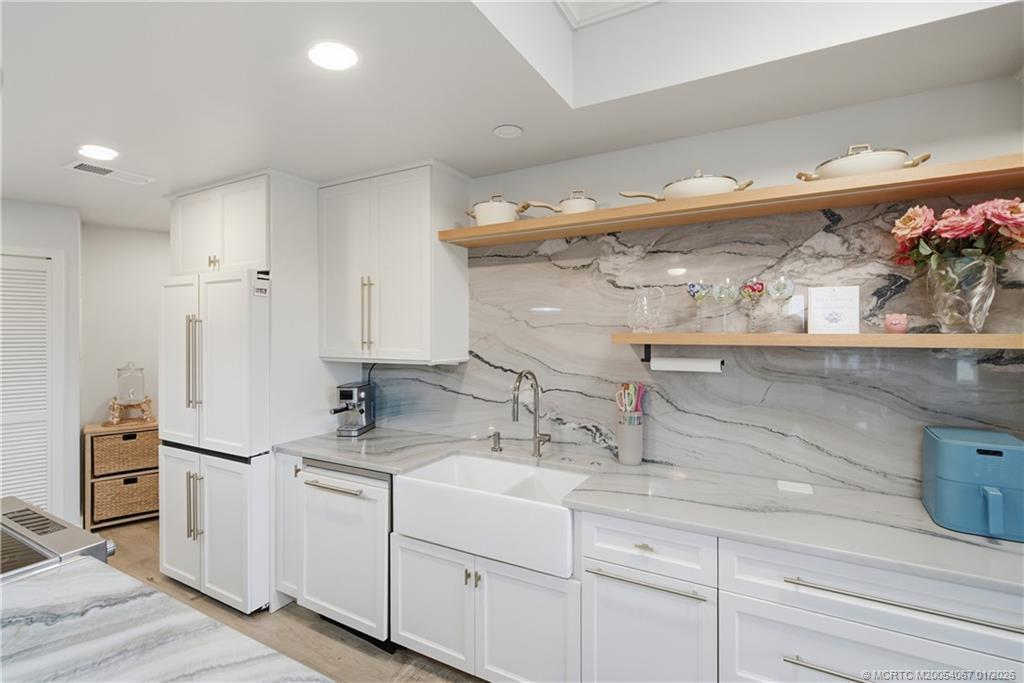 150 SE Four Winds Drive B208