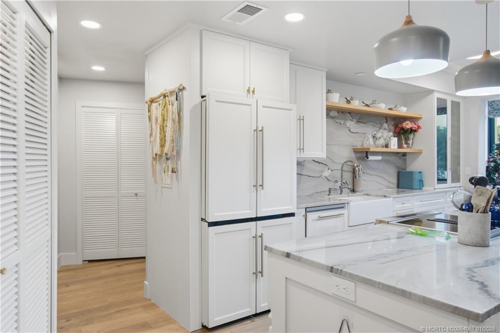 150 SE Four Winds Drive B208