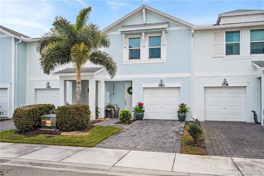 380 SE Sea Hunt Way