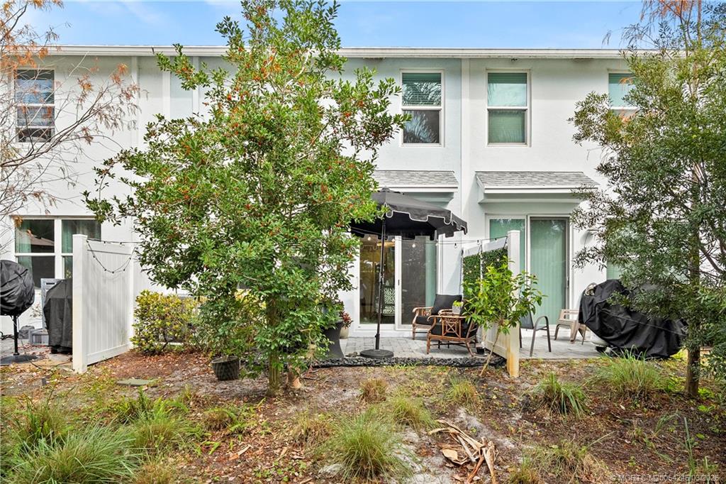 380 SE Sea Hunt Way