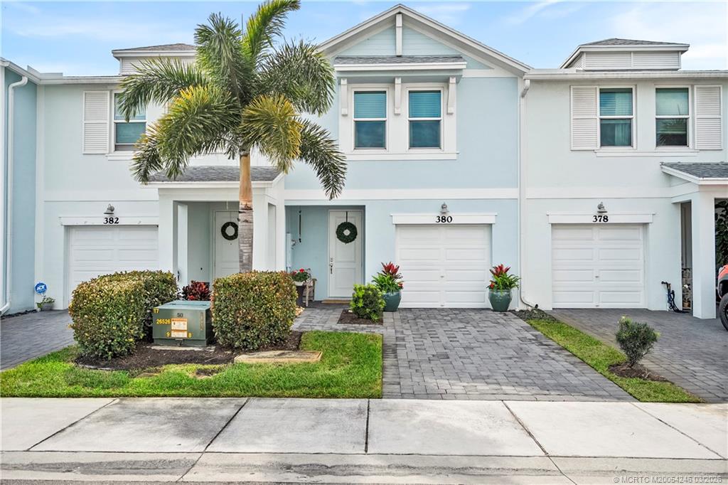 380 SE Sea Hunt Way