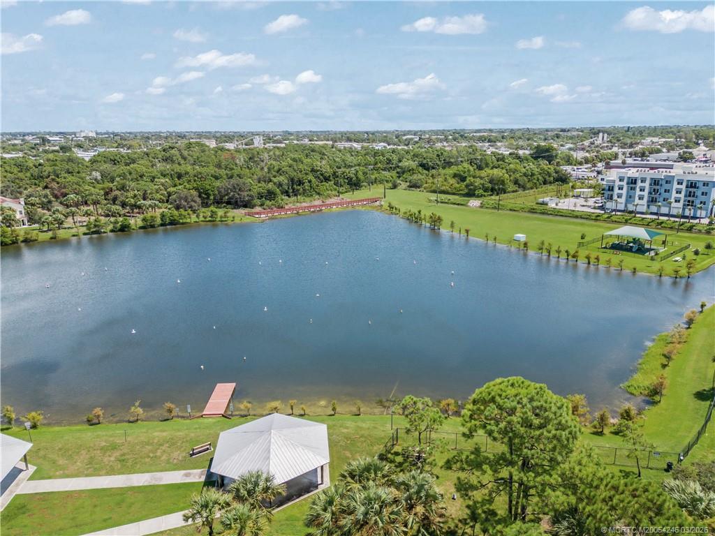 380 SE Sea Hunt Way