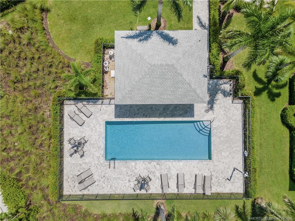 380 SE Sea Hunt Way