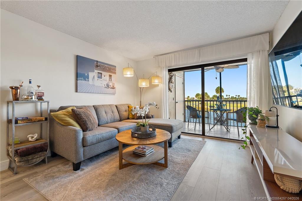 40 NE Plantation Road 207