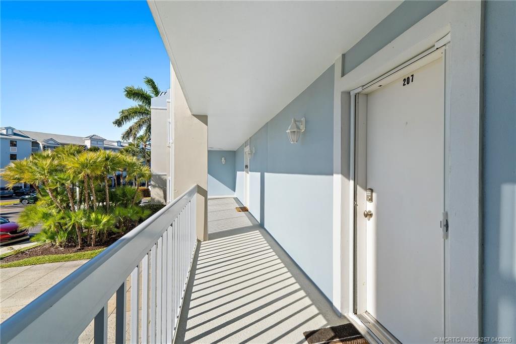 40 NE Plantation Road 207