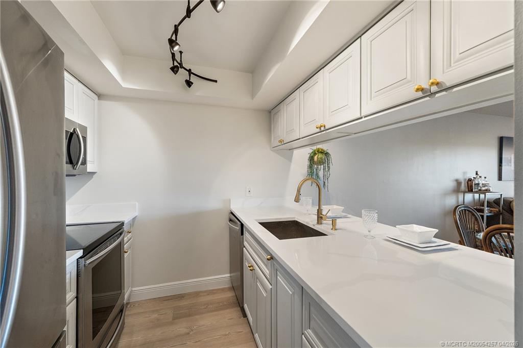 40 NE Plantation Road 207