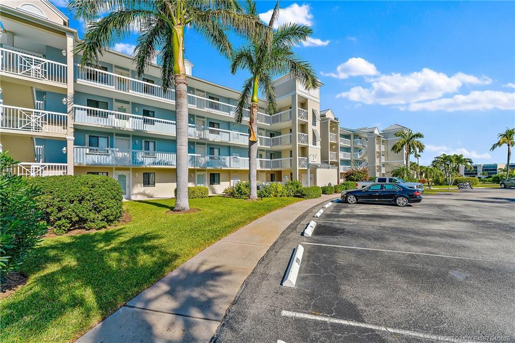 40 NE Plantation Road 207