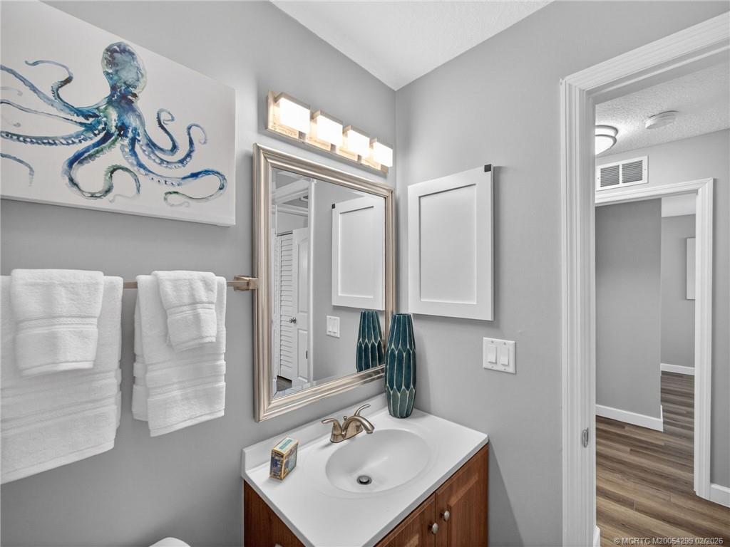 406 SE Robalo Ct
