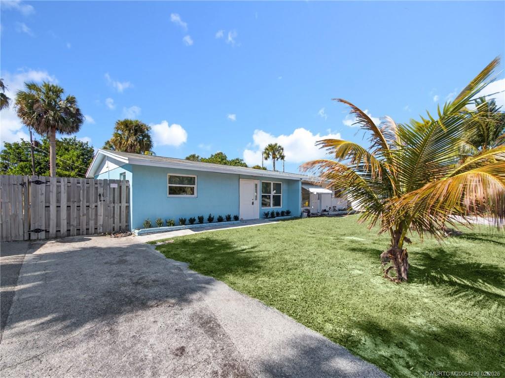 406 SE Robalo Ct