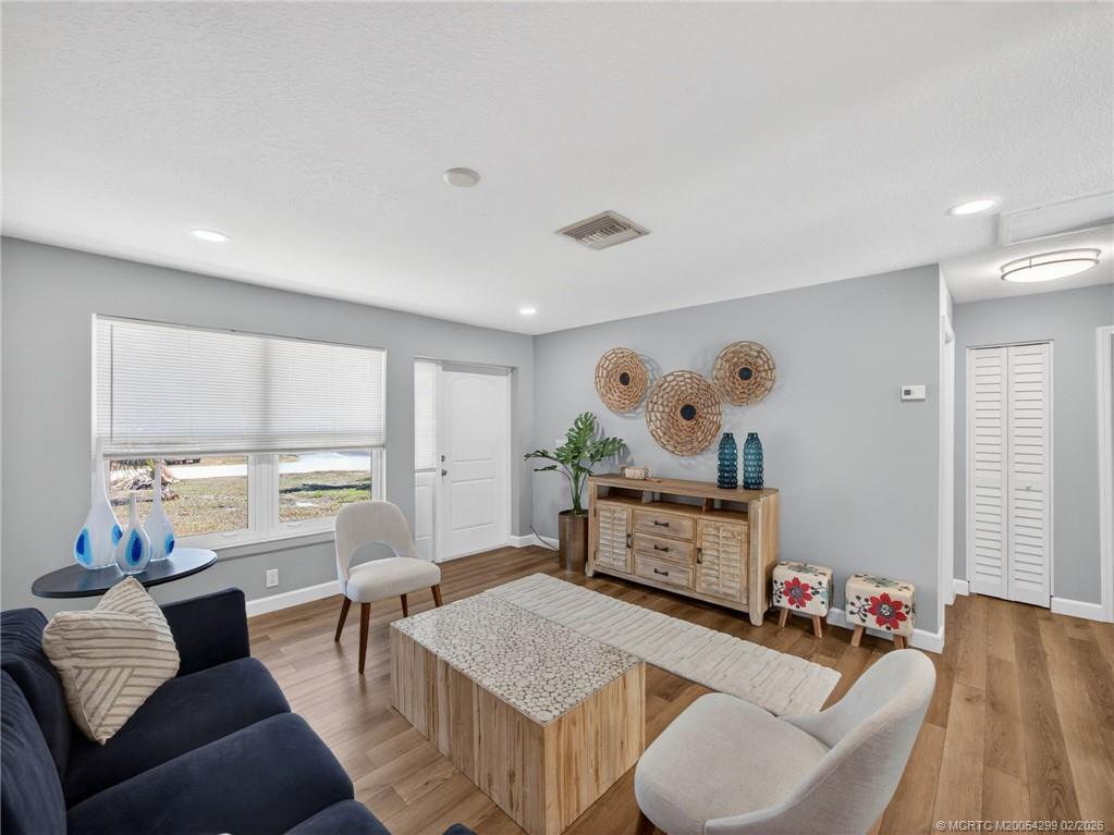 406 SE Robalo Ct