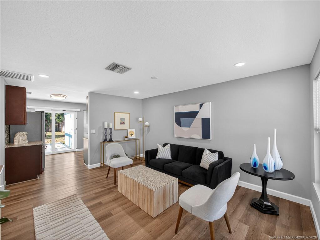 406 SE Robalo Ct