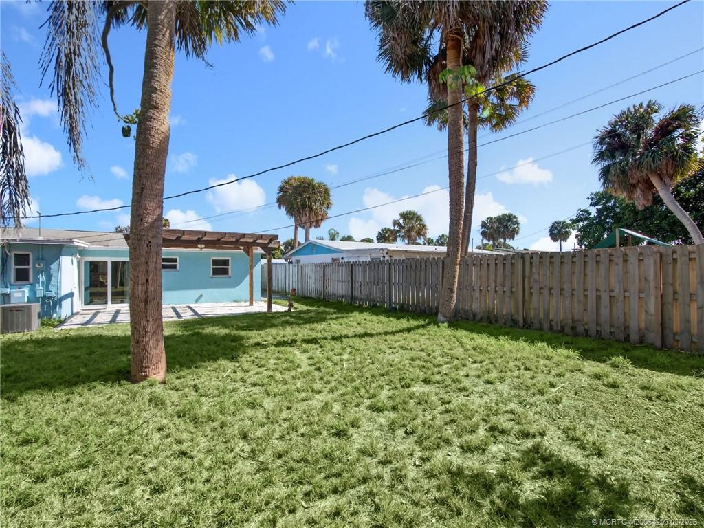 406 SE Robalo Ct