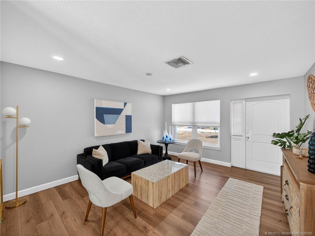 406 SE Robalo Ct