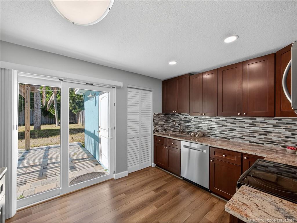 406 SE Robalo Ct