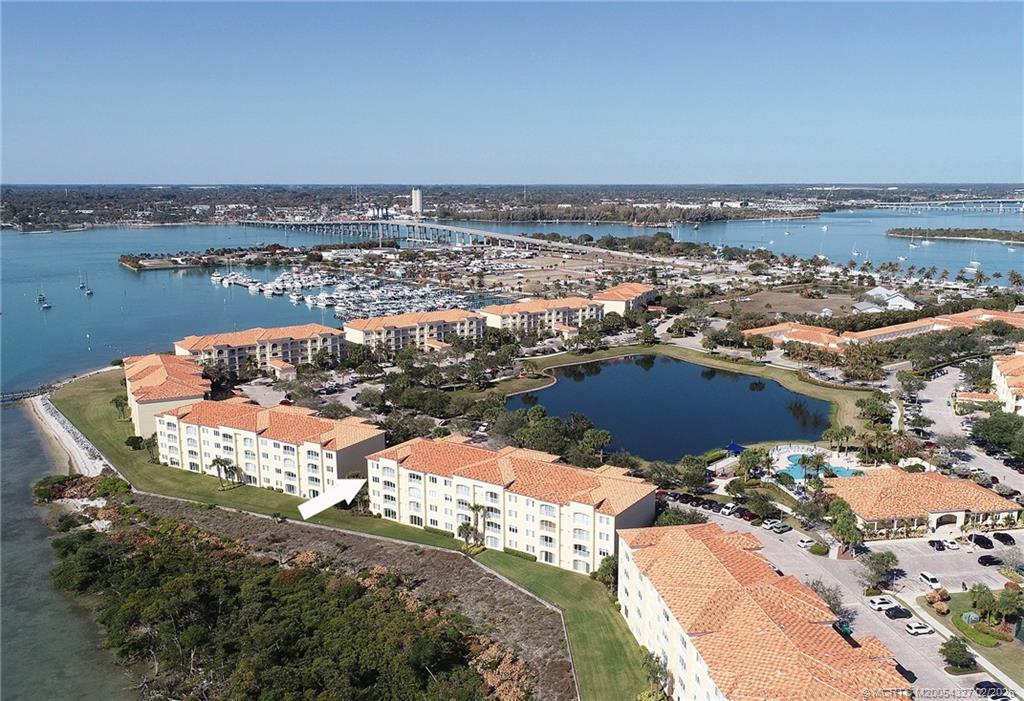 28 Harbour Isle Drive W 306