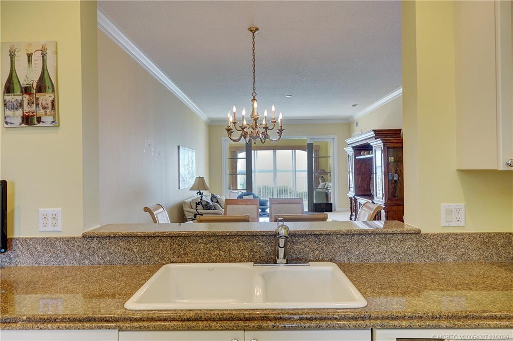 28 Harbour Isle Drive W 306