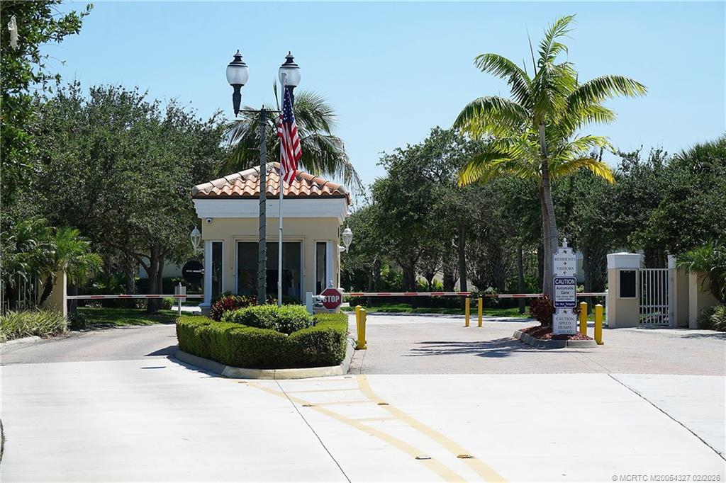 28 Harbour Isle Drive W 306