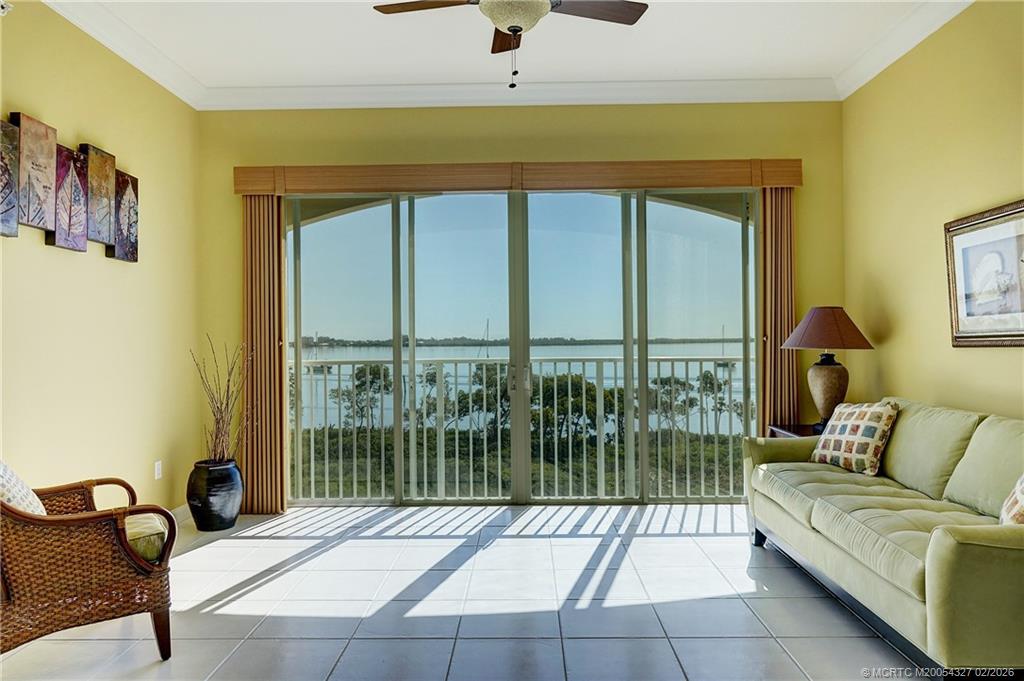 28 Harbour Isle Drive W 306