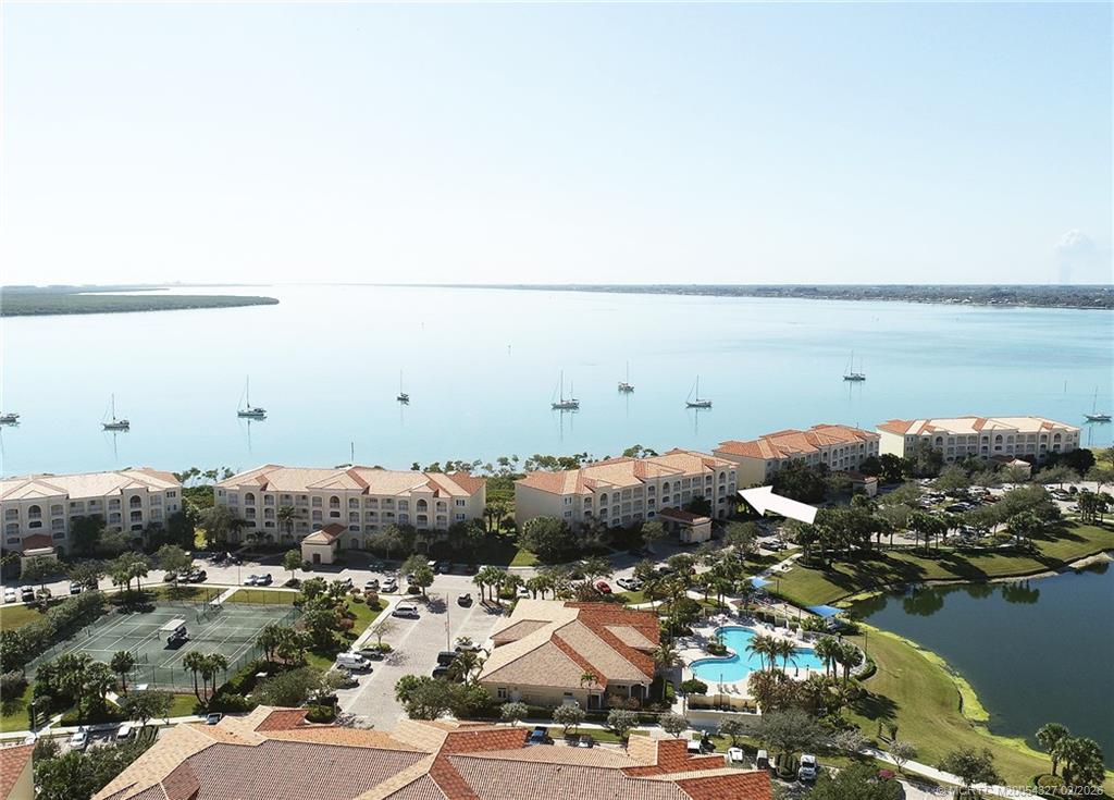 28 Harbour Isle Drive W 306