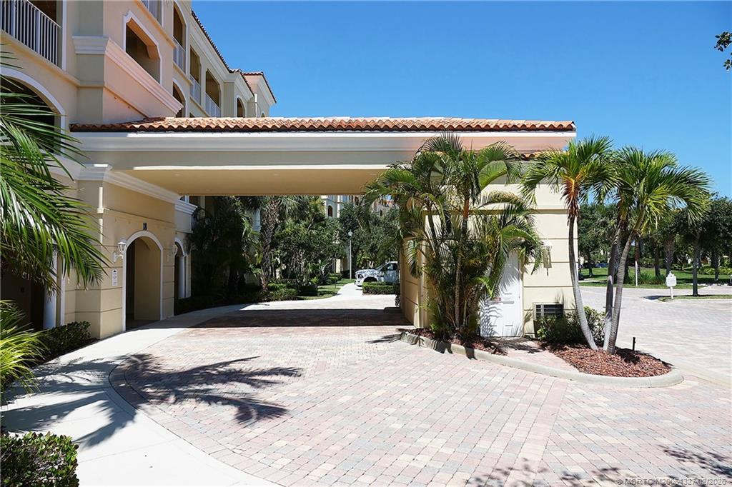 28 Harbour Isle Drive W 306