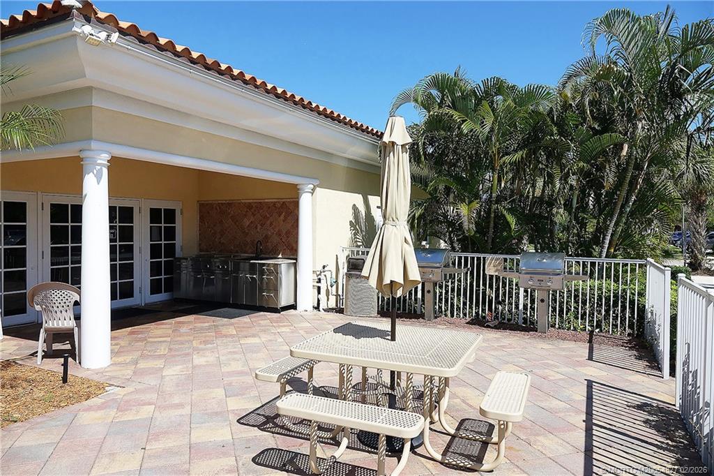 28 Harbour Isle Drive W 306