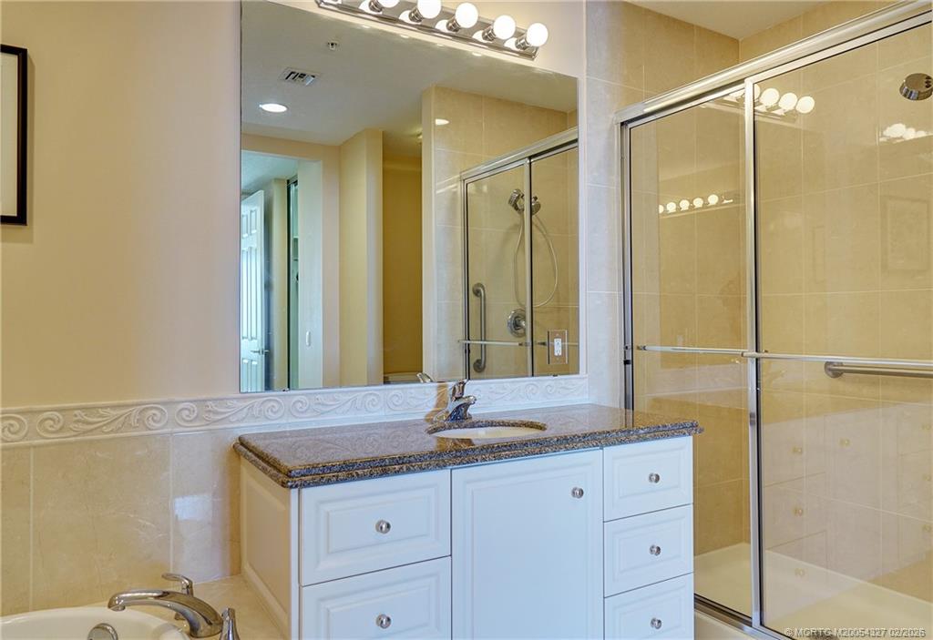 28 Harbour Isle Drive W 306