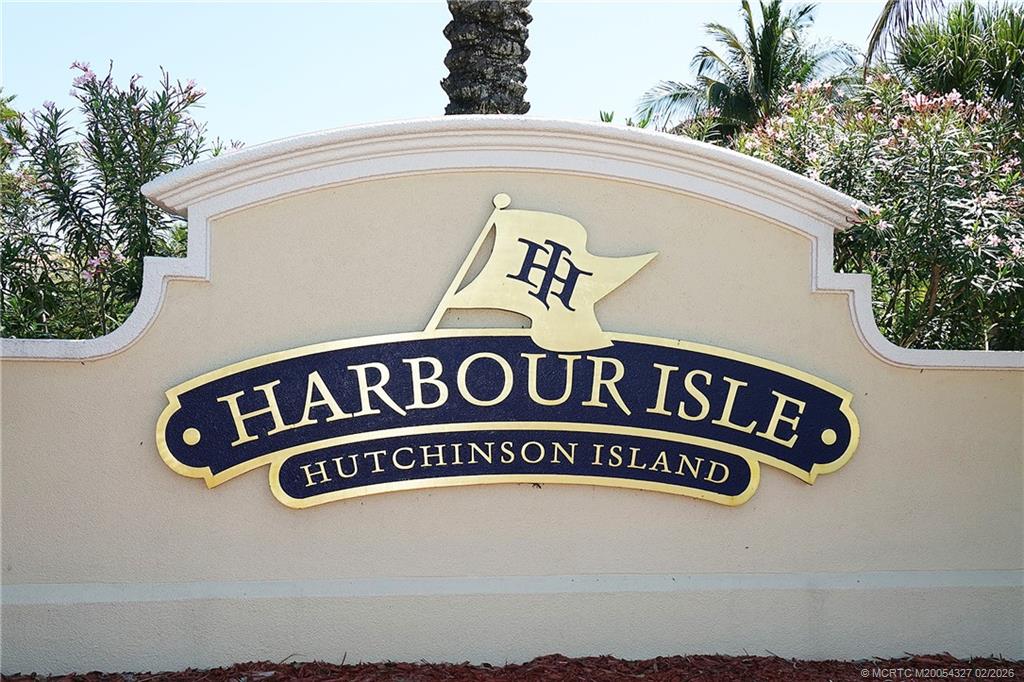 28 Harbour Isle Drive W 306