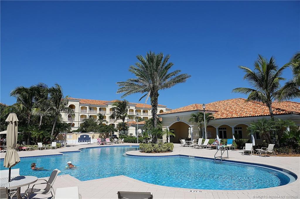 28 Harbour Isle Drive W 306