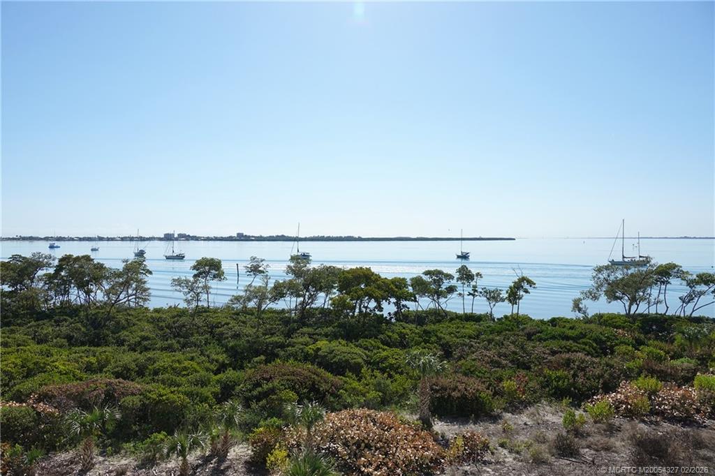 28 Harbour Isle Drive W 306