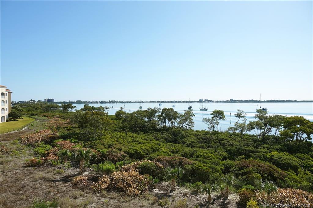 28 Harbour Isle Drive W 306