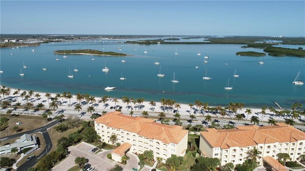 28 Harbour Isle Drive W 306