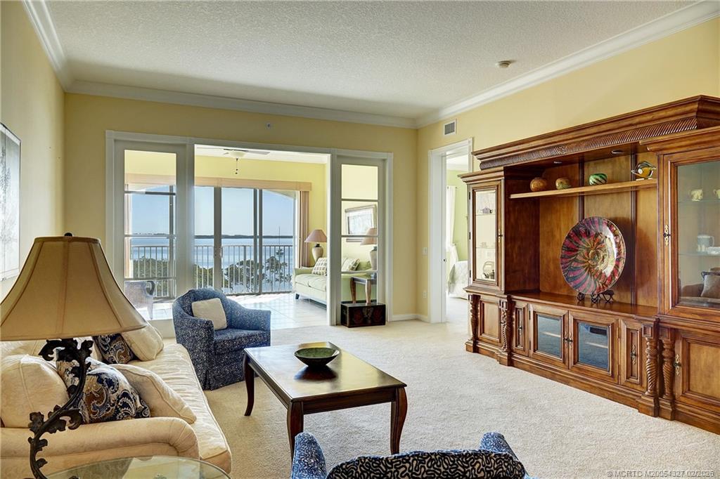 28 Harbour Isle Drive W 306