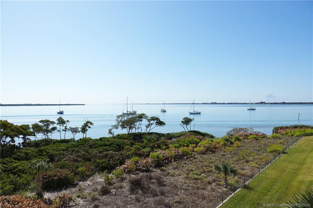 28 Harbour Isle Drive W 306