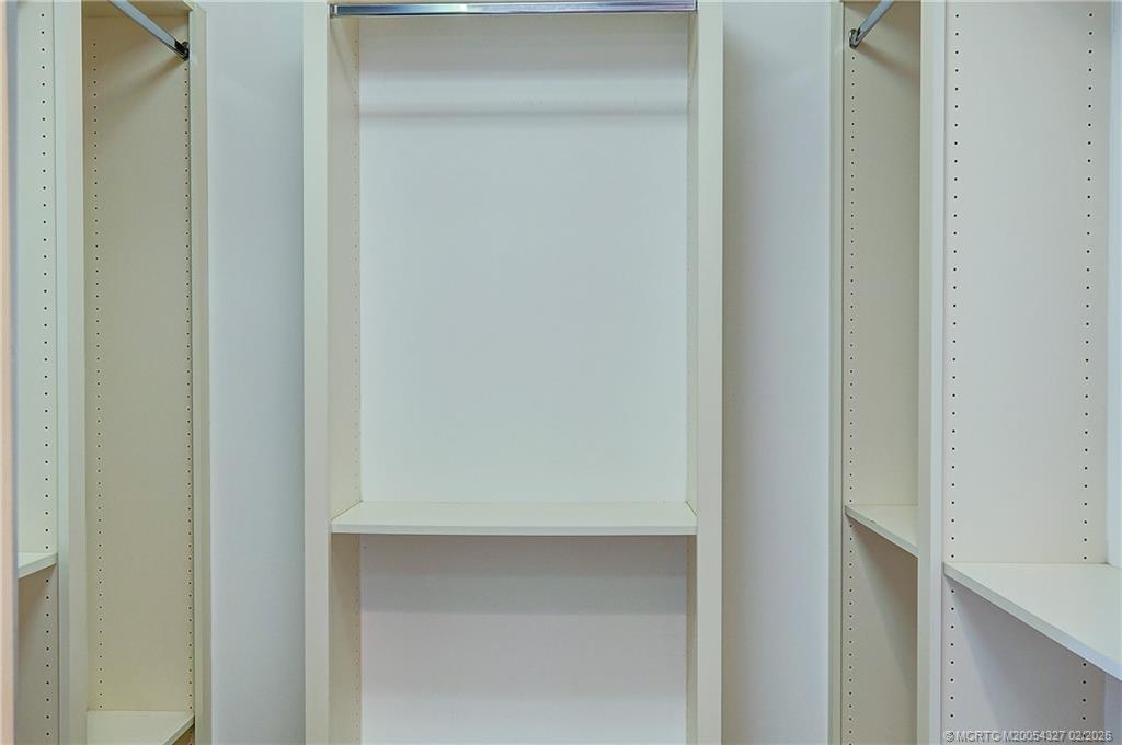 28 Harbour Isle Drive W 306