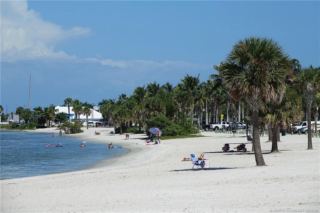 28 Harbour Isle Drive W 306