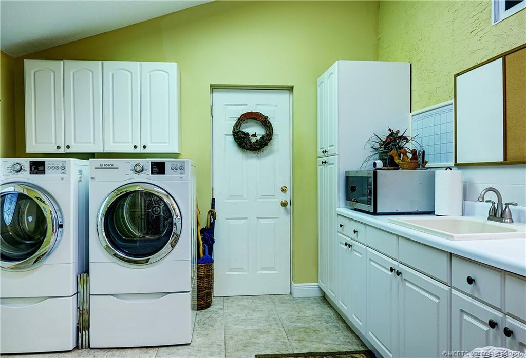 10205 S Indian River Drive