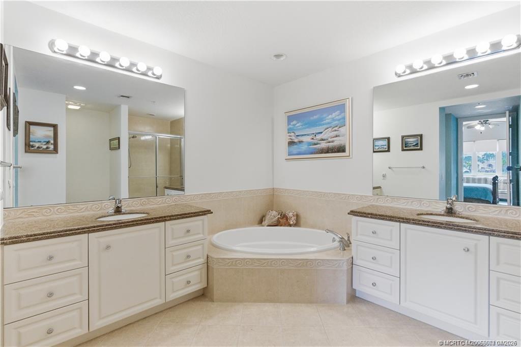 1 Harbour Isle Drive E 104